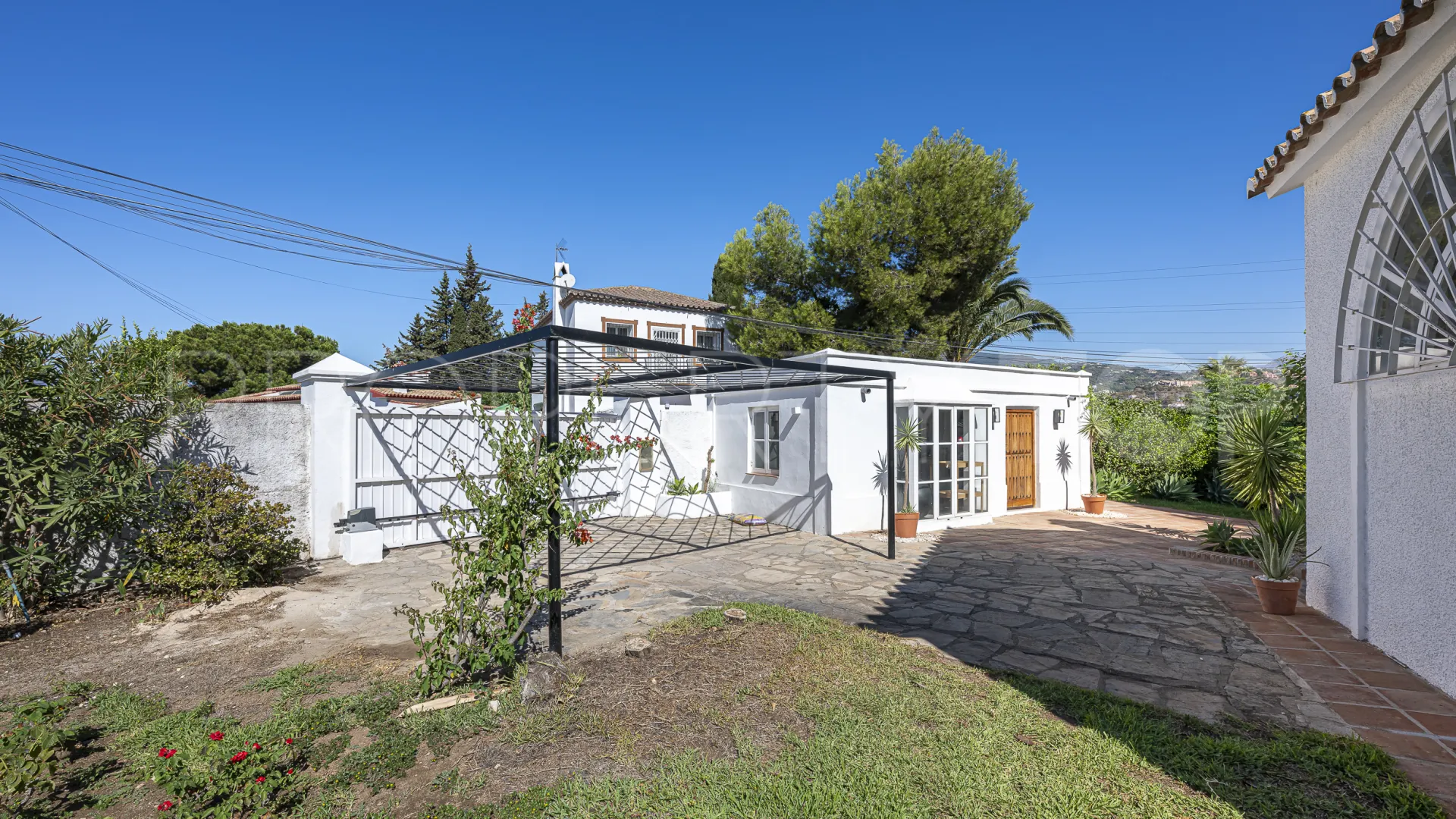 Se vende villa con 4 dormitorios en Guadalmina Alta