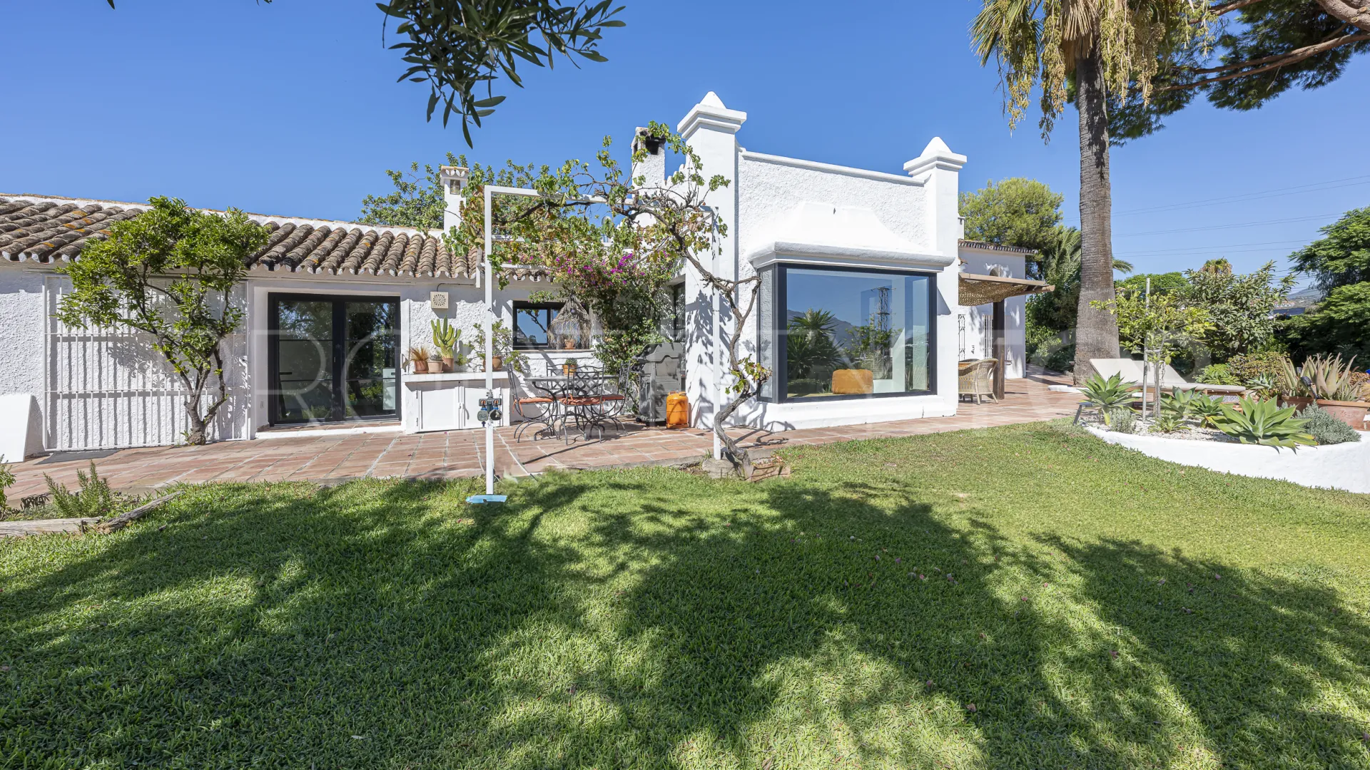 Se vende villa con 4 dormitorios en Guadalmina Alta