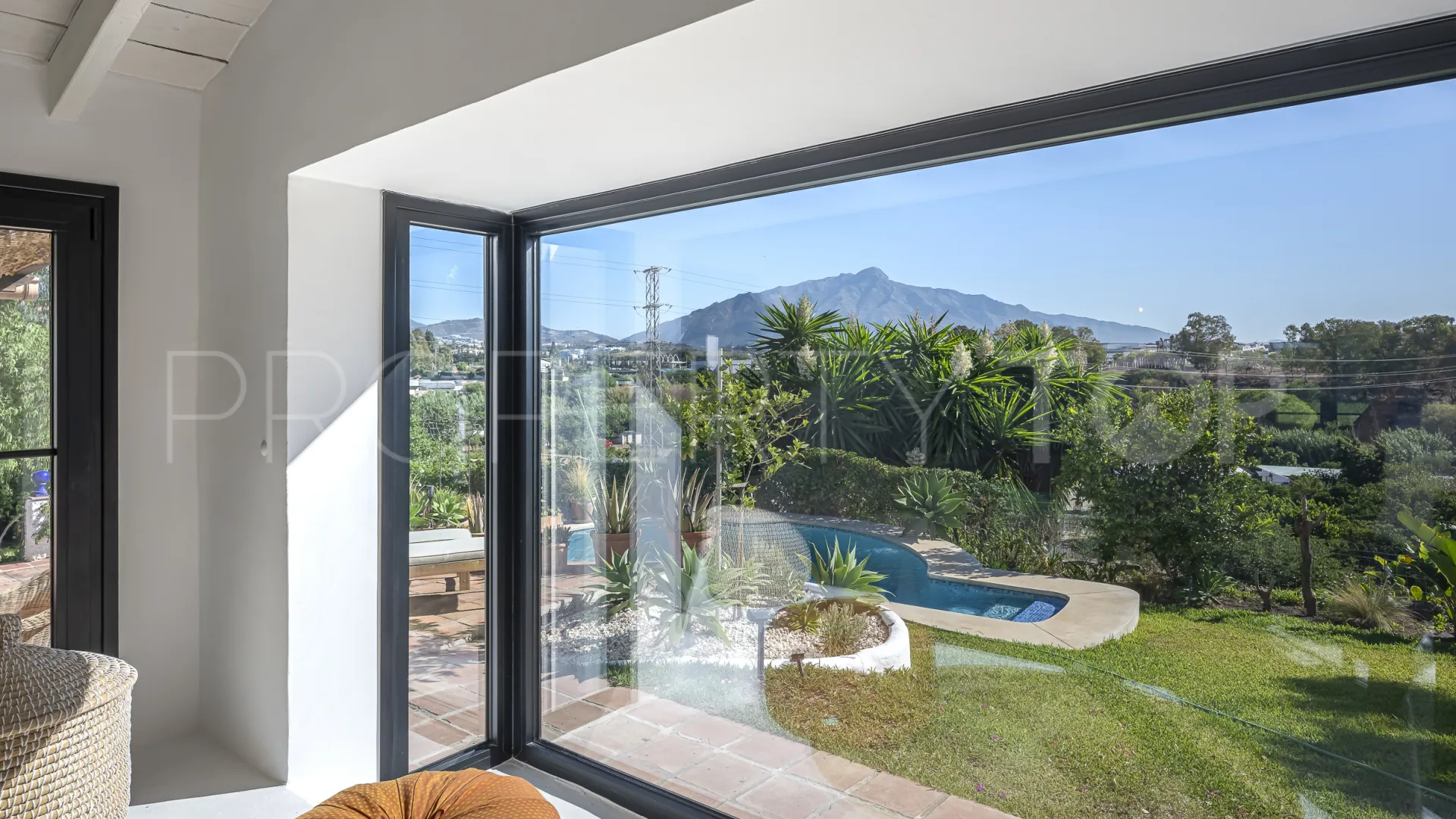 Se vende villa con 4 dormitorios en Guadalmina Alta