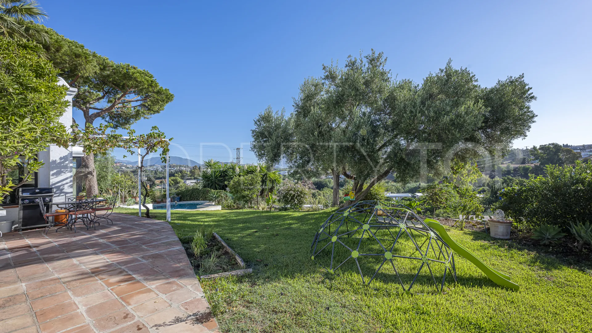 Se vende villa con 4 dormitorios en Guadalmina Alta