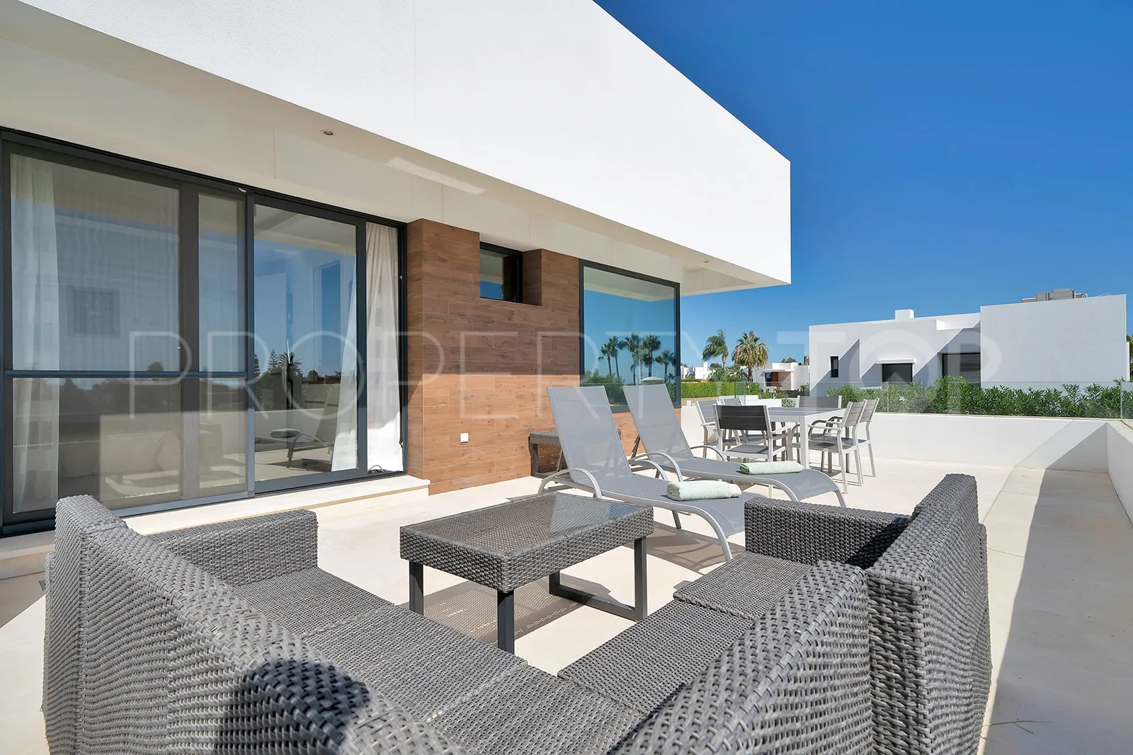 Villa for sale in Estepona