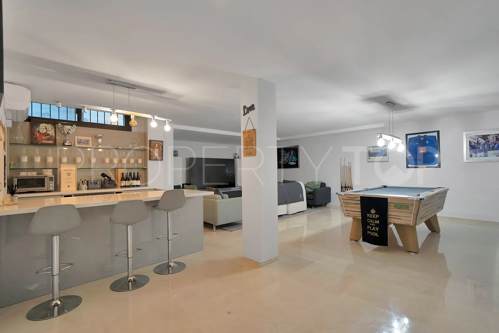 Villa for sale in Estepona