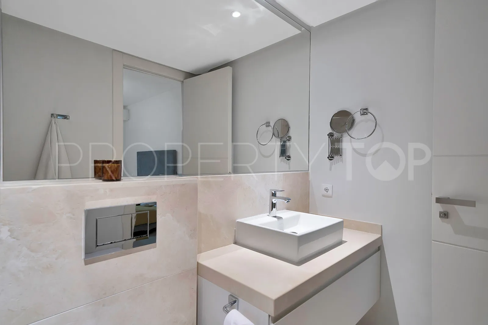 Villa for sale in Estepona