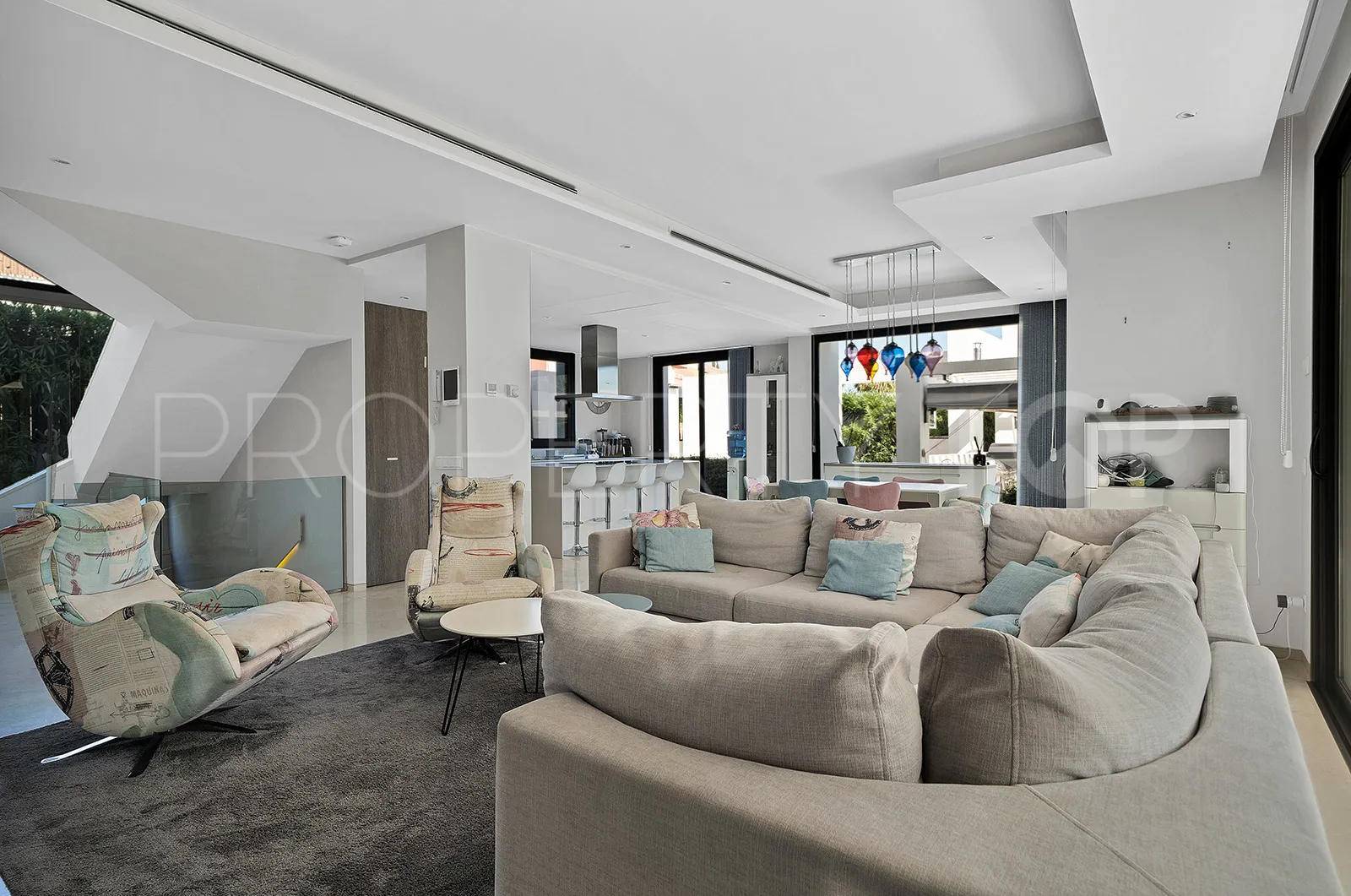 Villa for sale in Estepona