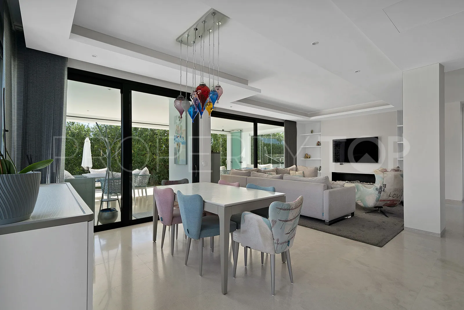 Villa for sale in Estepona