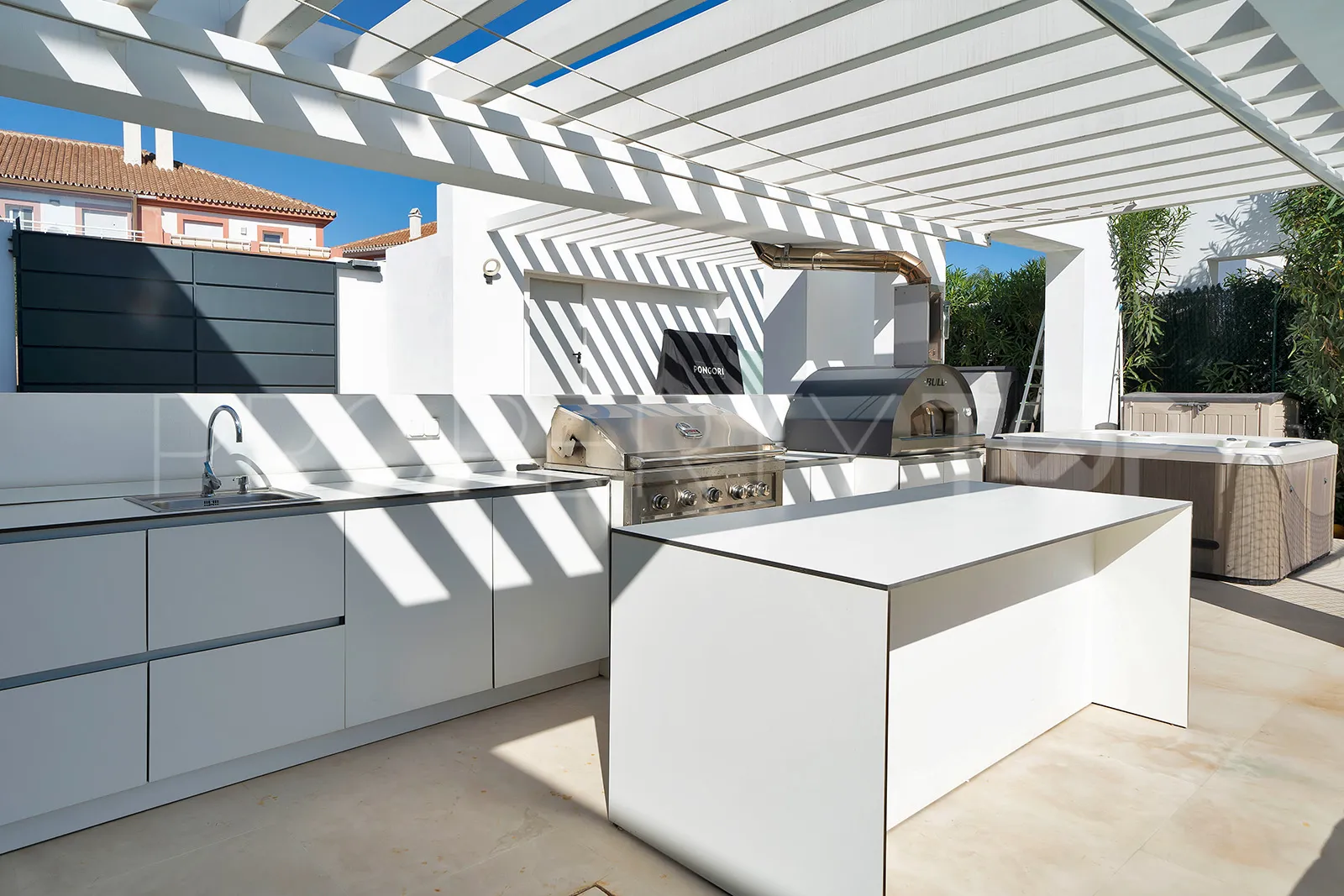 Villa for sale in Estepona