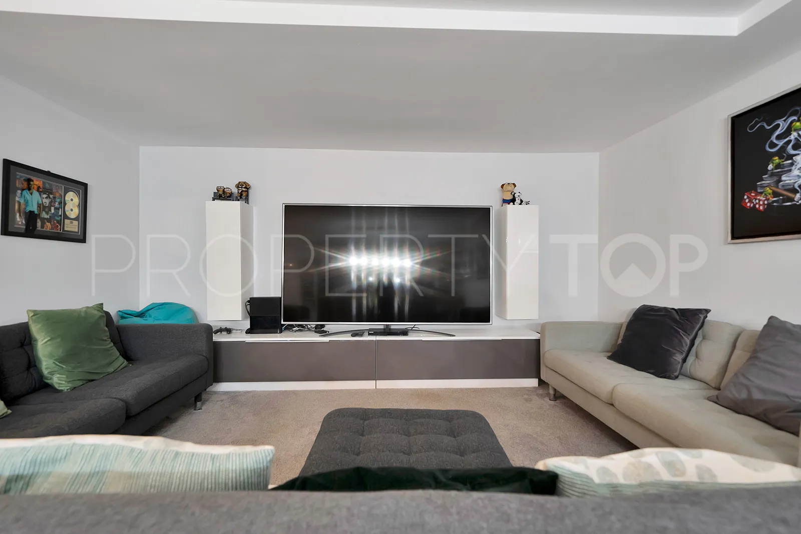 Villa for sale in Estepona
