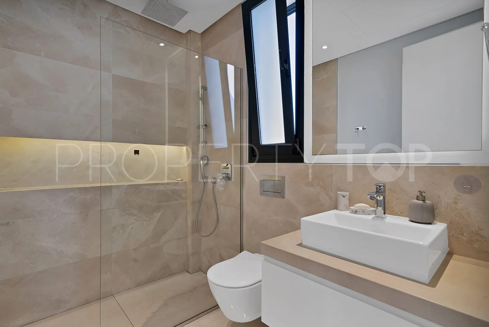 Villa for sale in Estepona