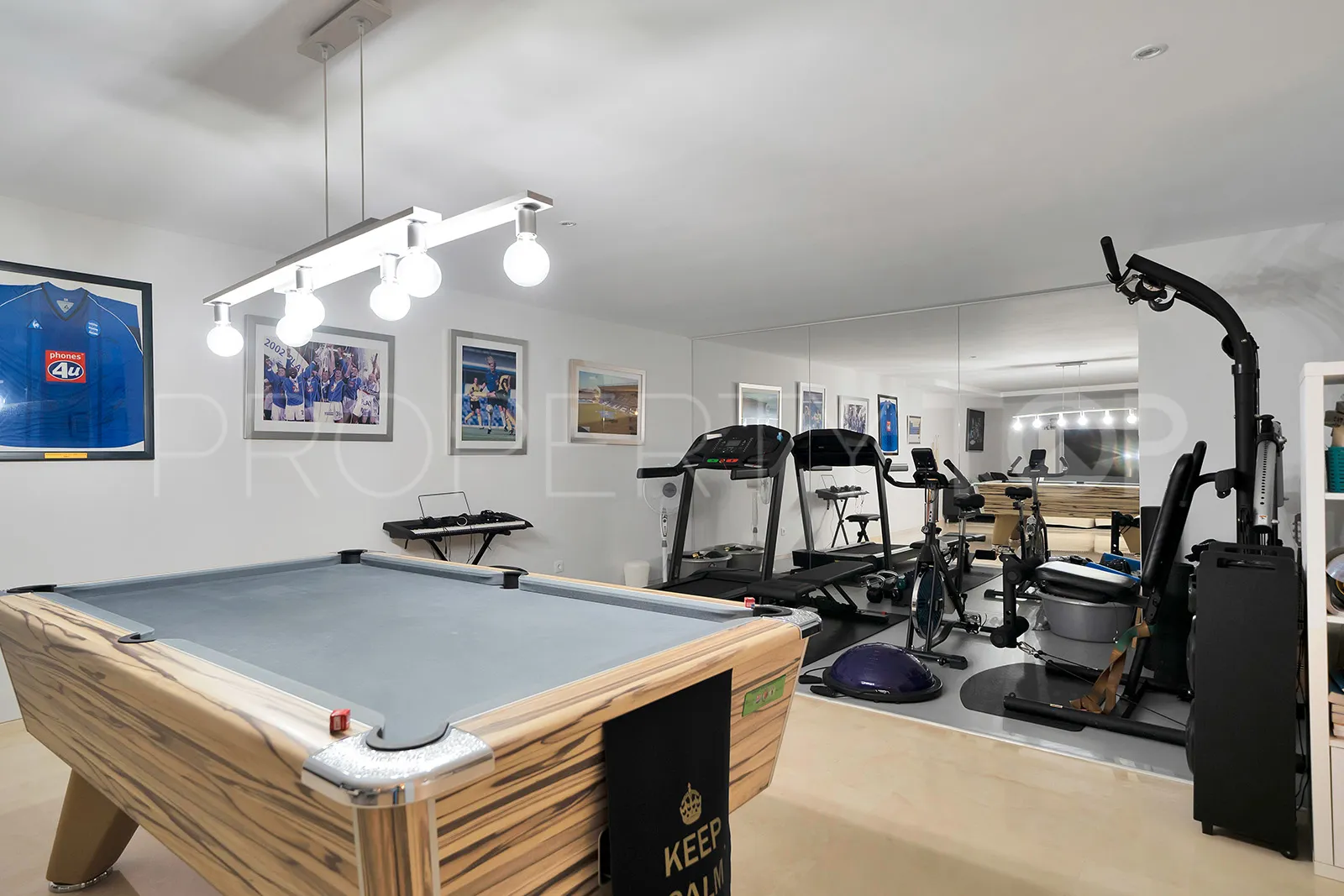 Villa for sale in Estepona