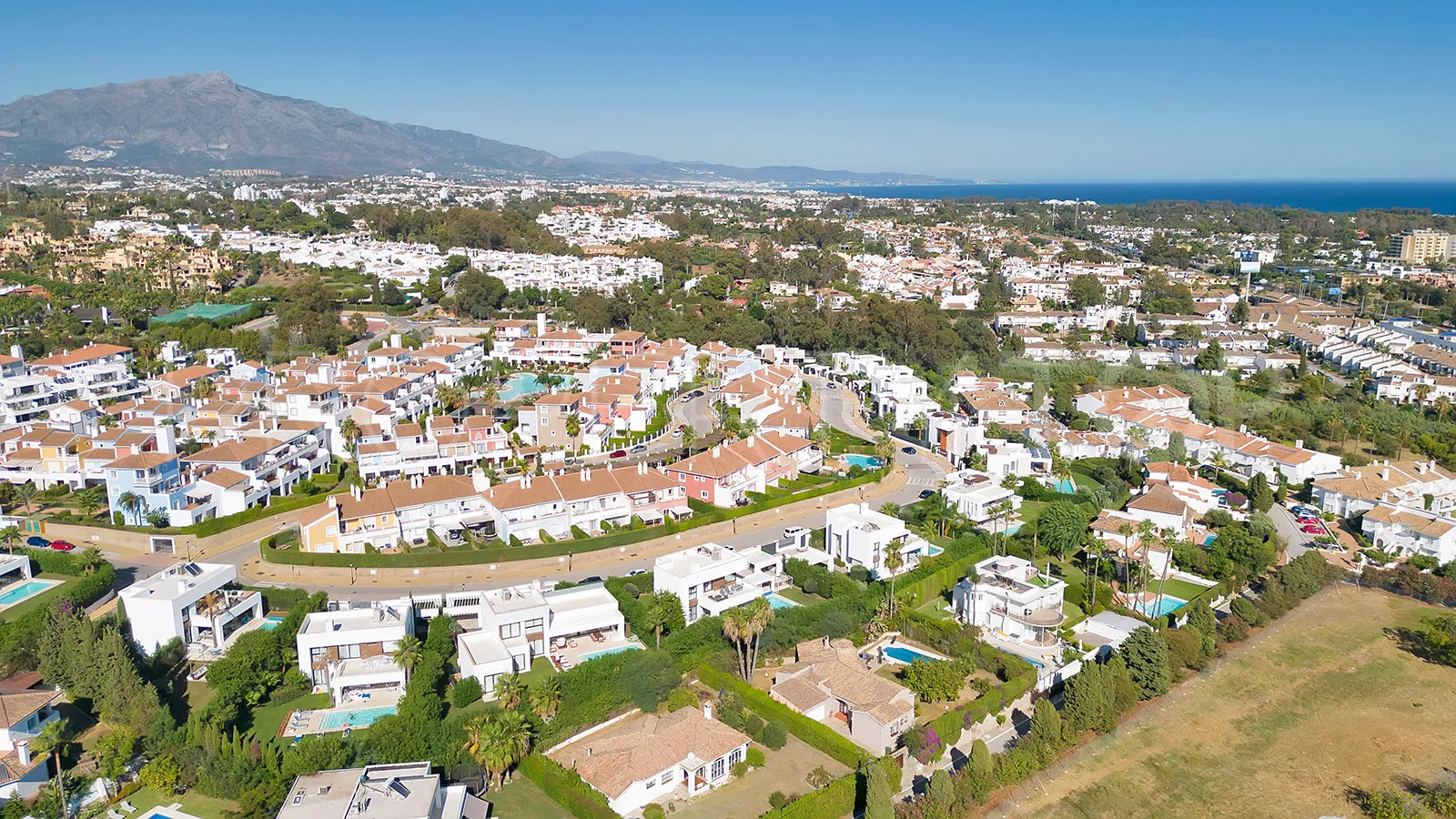 Villa for sale in Estepona