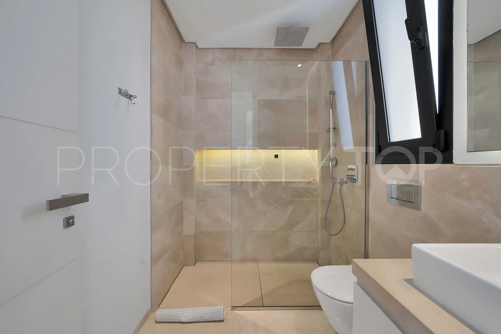 Villa for sale in Estepona