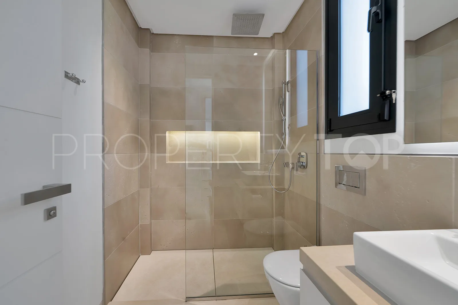 Villa for sale in Estepona