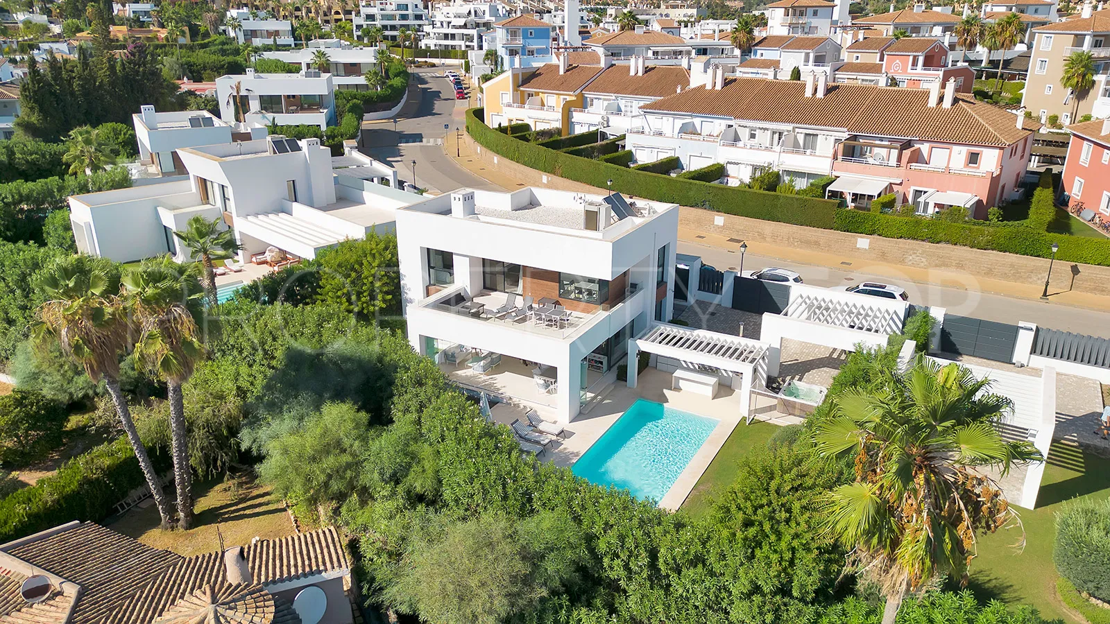 Villa for sale in Estepona