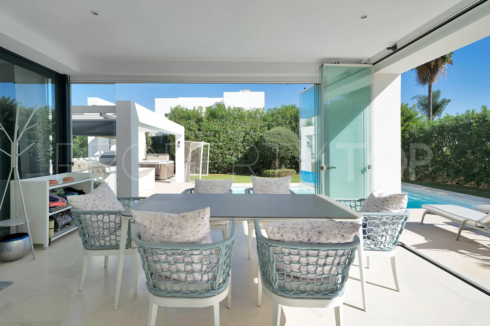 Villa for sale in Estepona