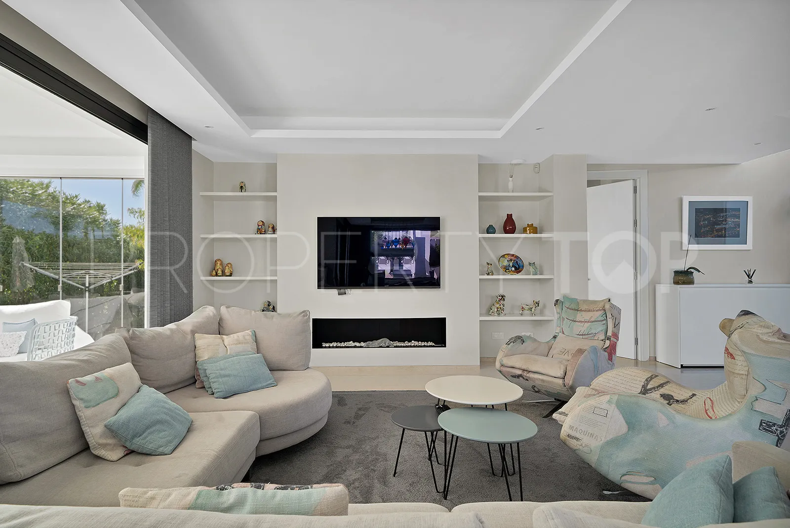 Villa for sale in Estepona