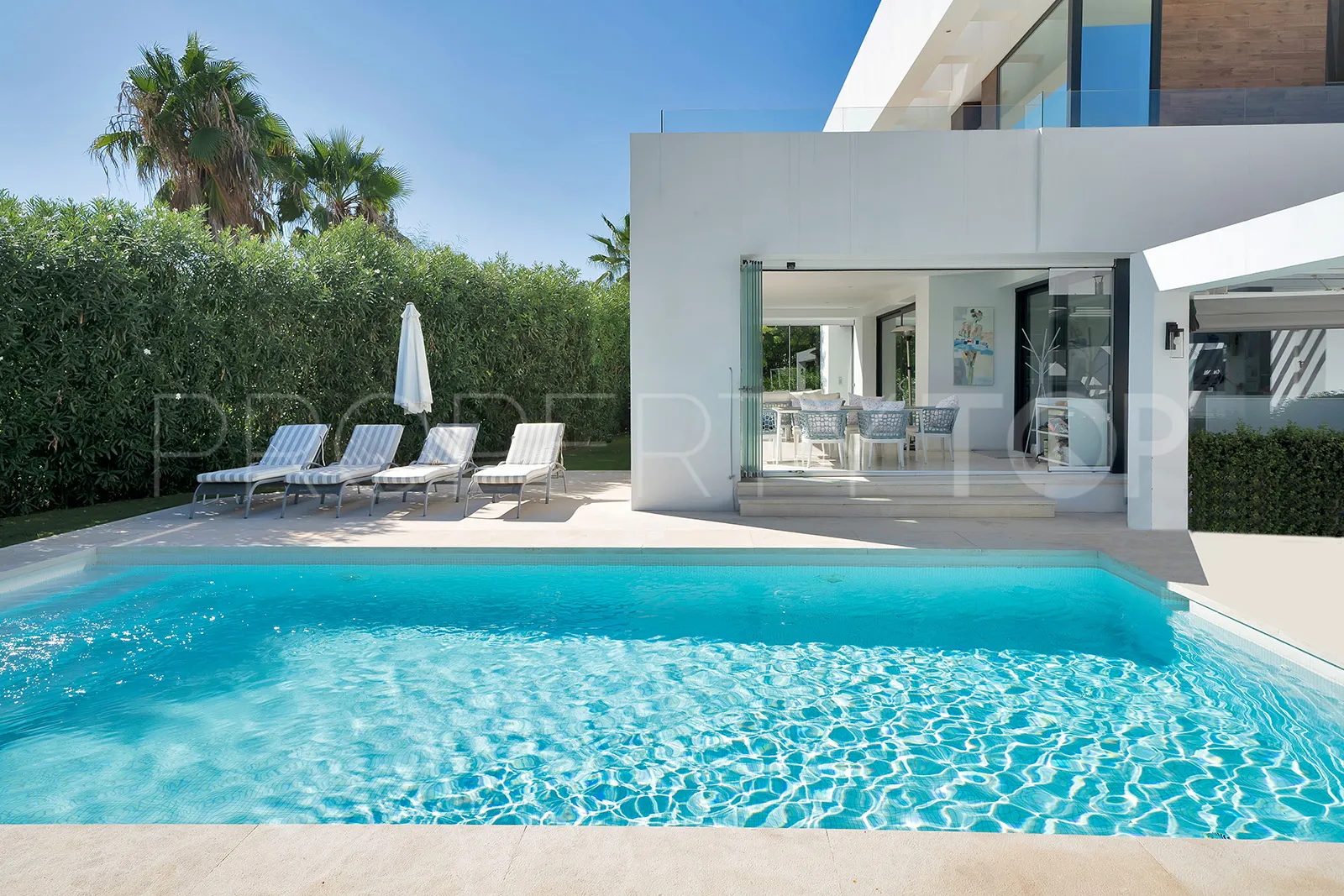 Villa for sale in Estepona