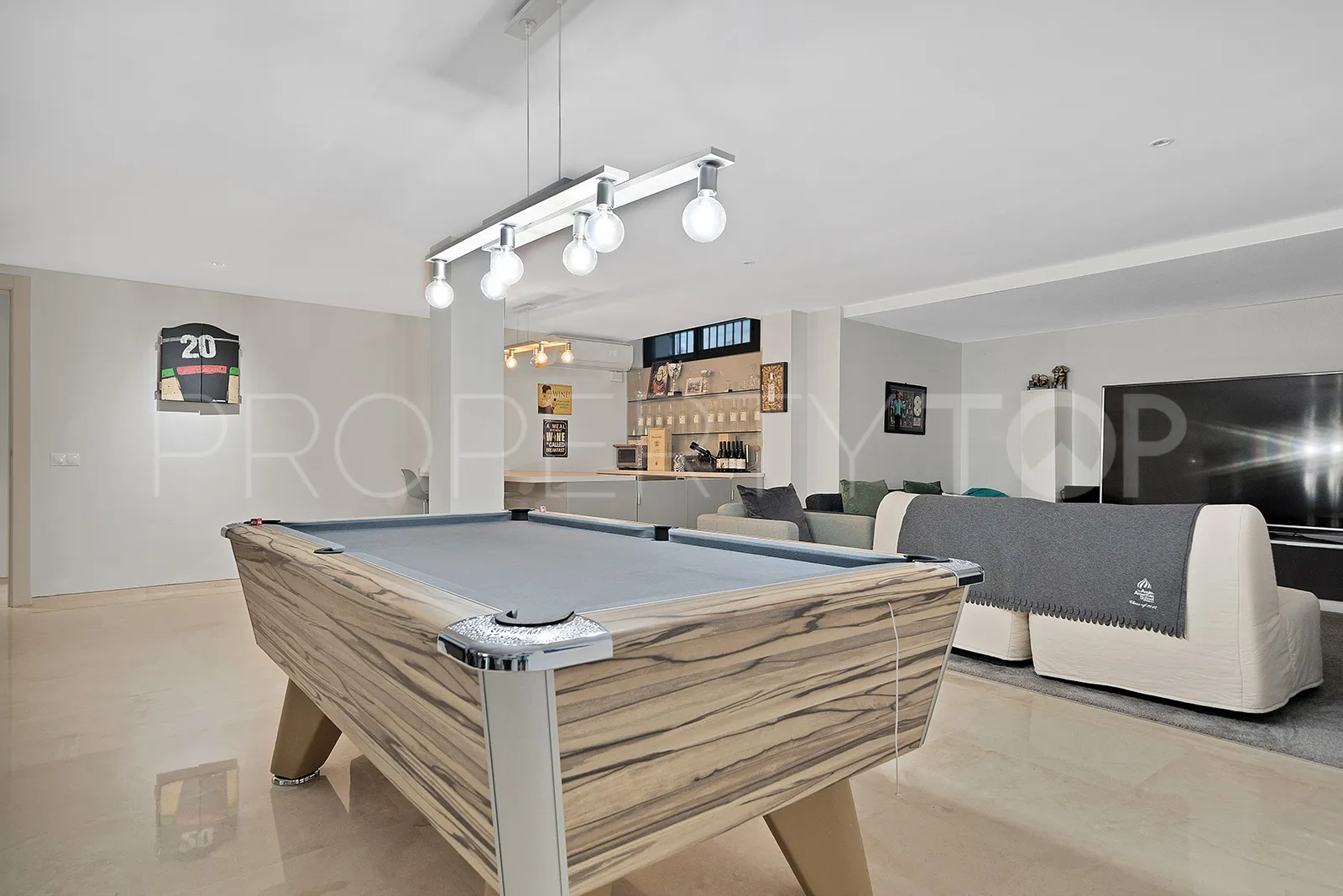 Villa for sale in Estepona