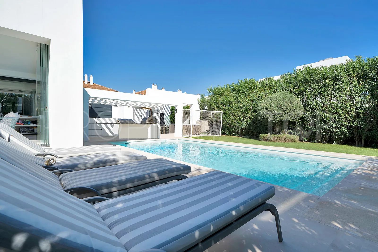 Villa for sale in Estepona