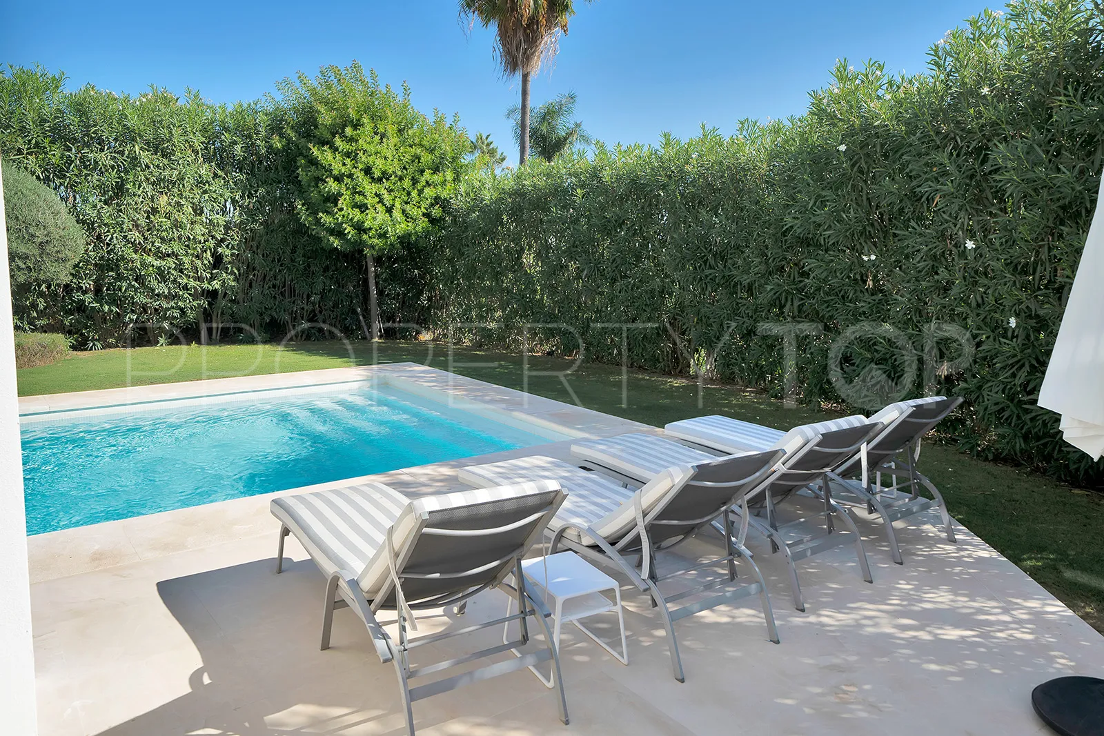 Villa for sale in Estepona