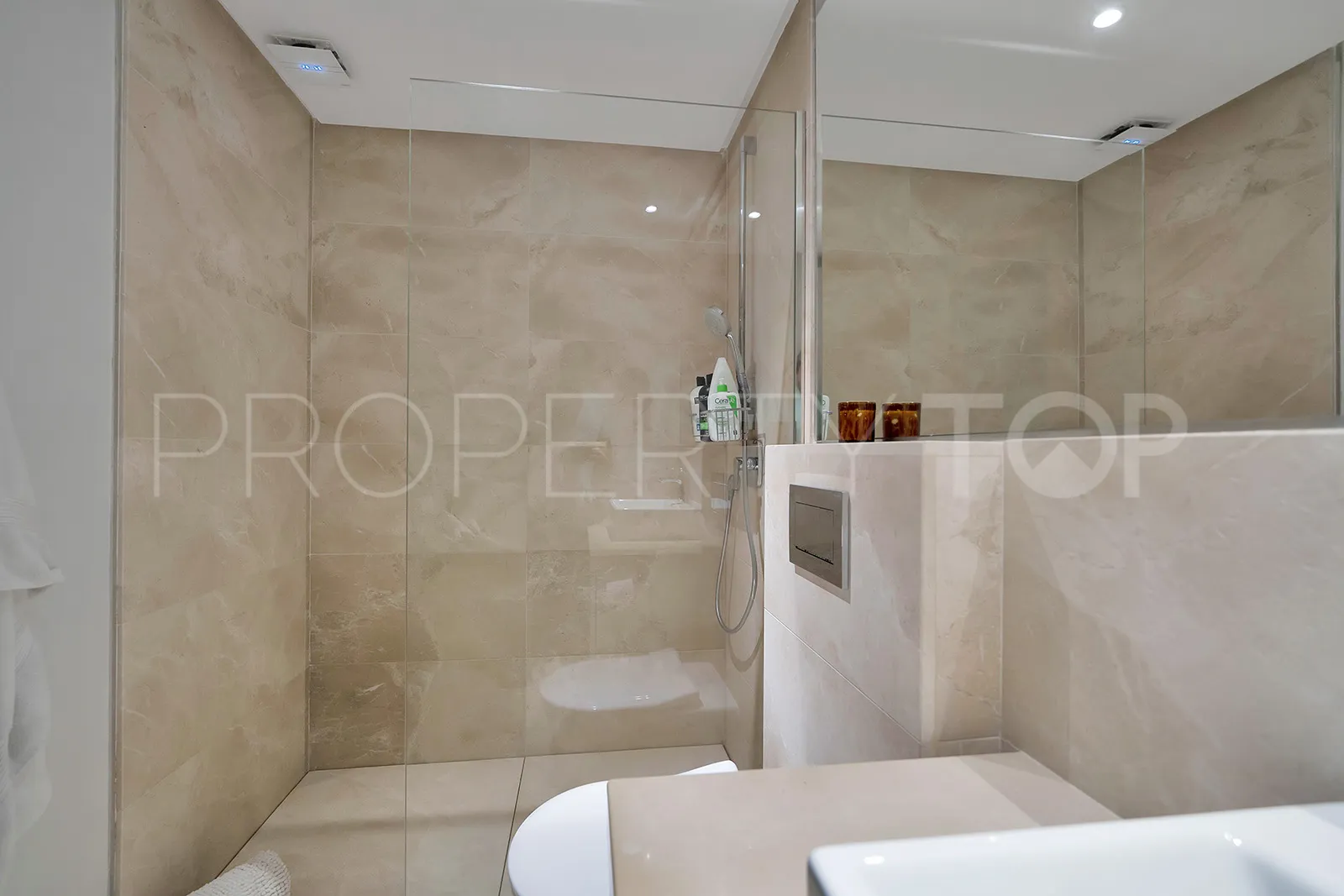 Villa for sale in Estepona