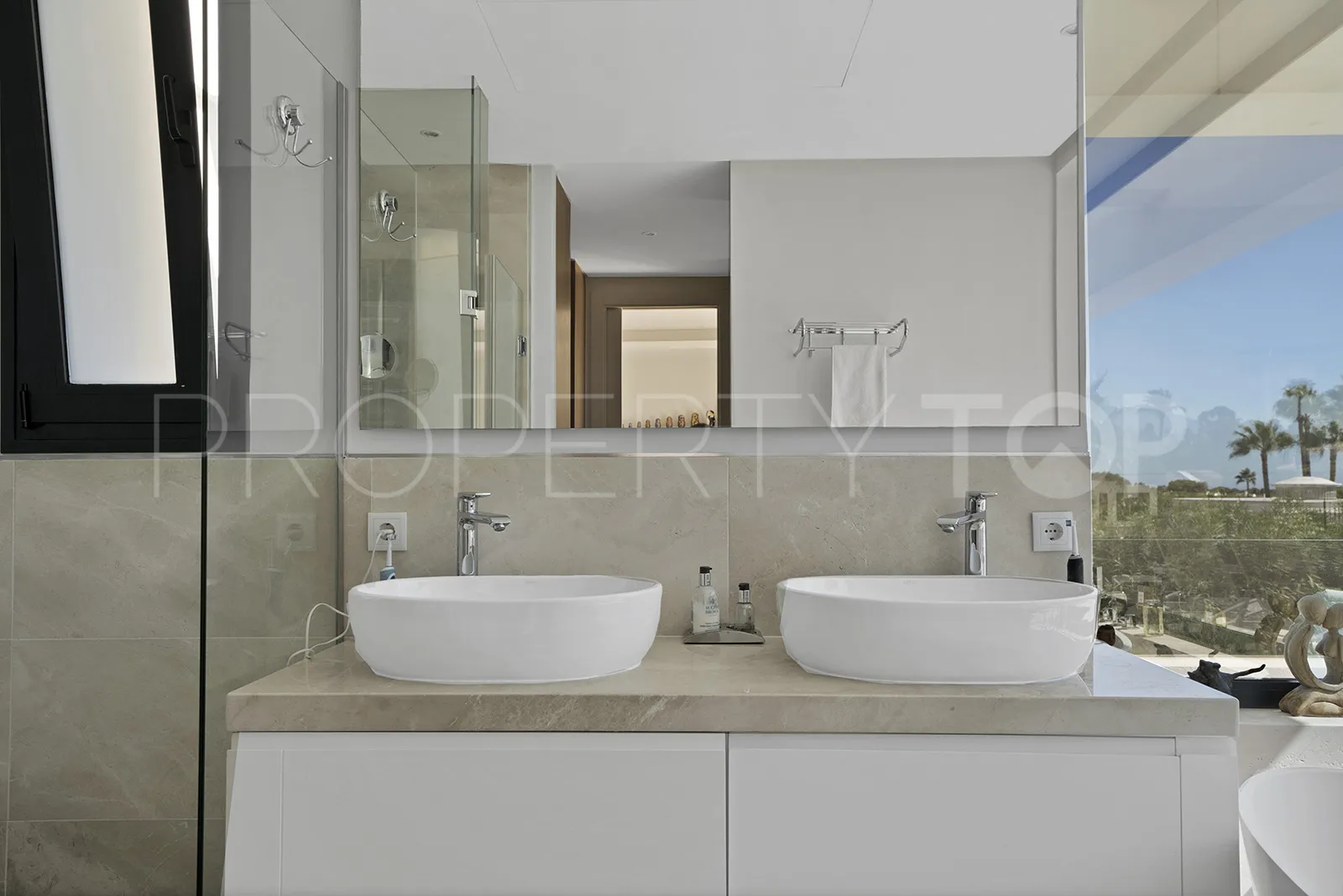 Villa for sale in Estepona