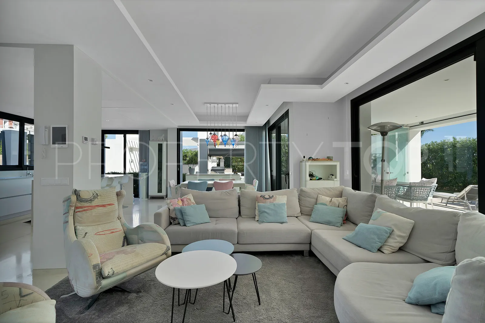 Villa for sale in Estepona