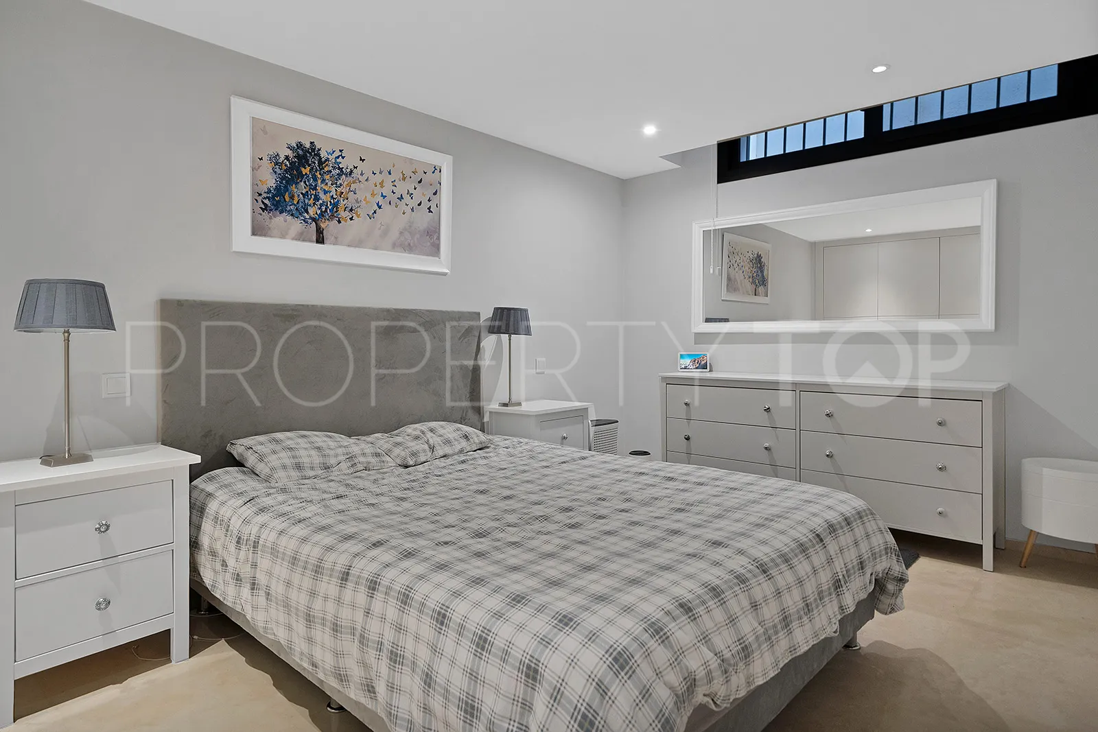 Villa for sale in Estepona