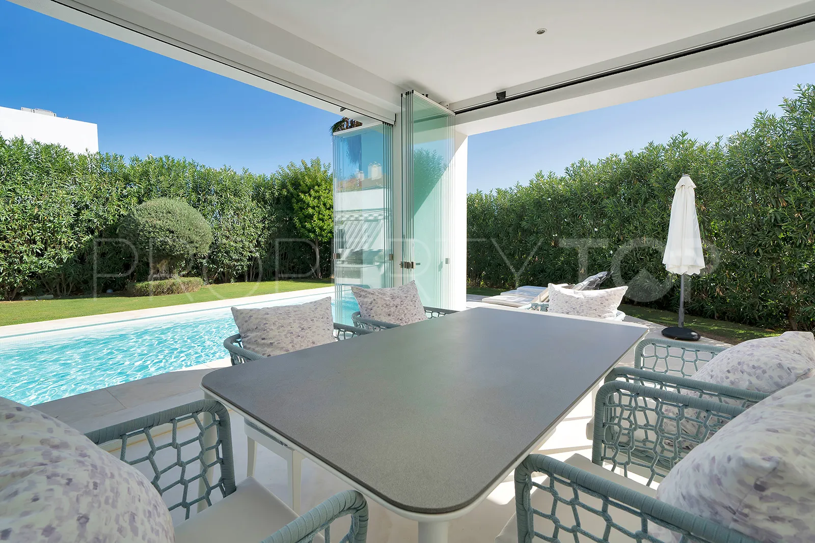 Villa for sale in Estepona