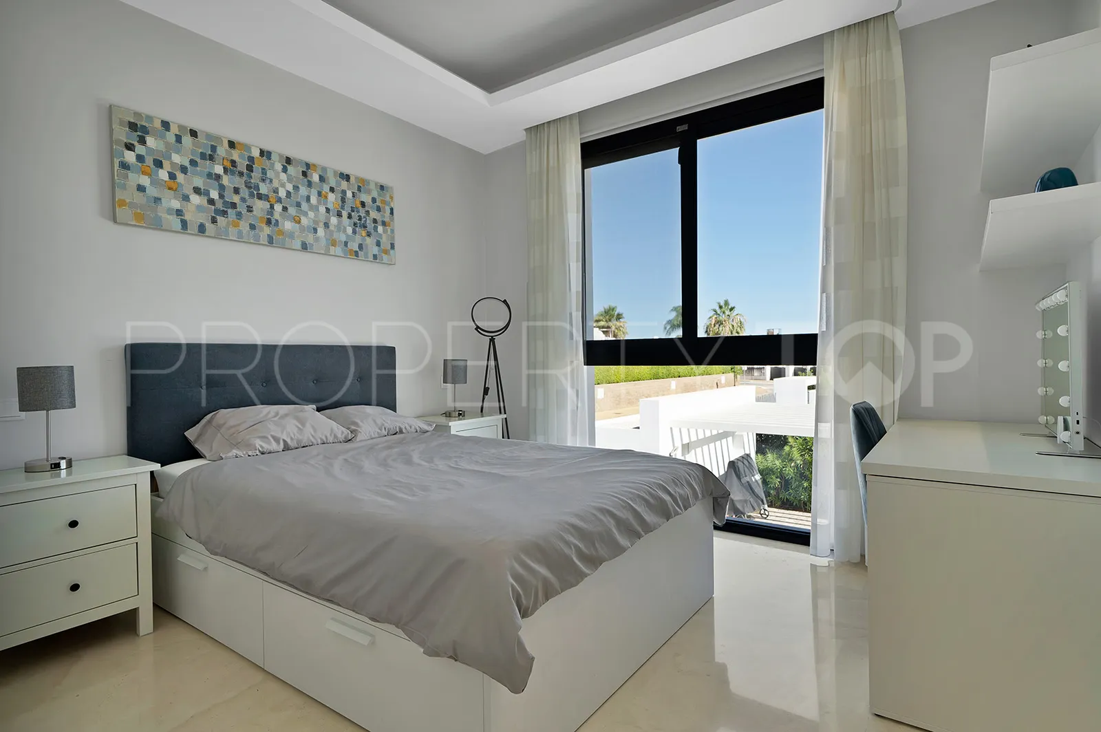 Villa for sale in Estepona