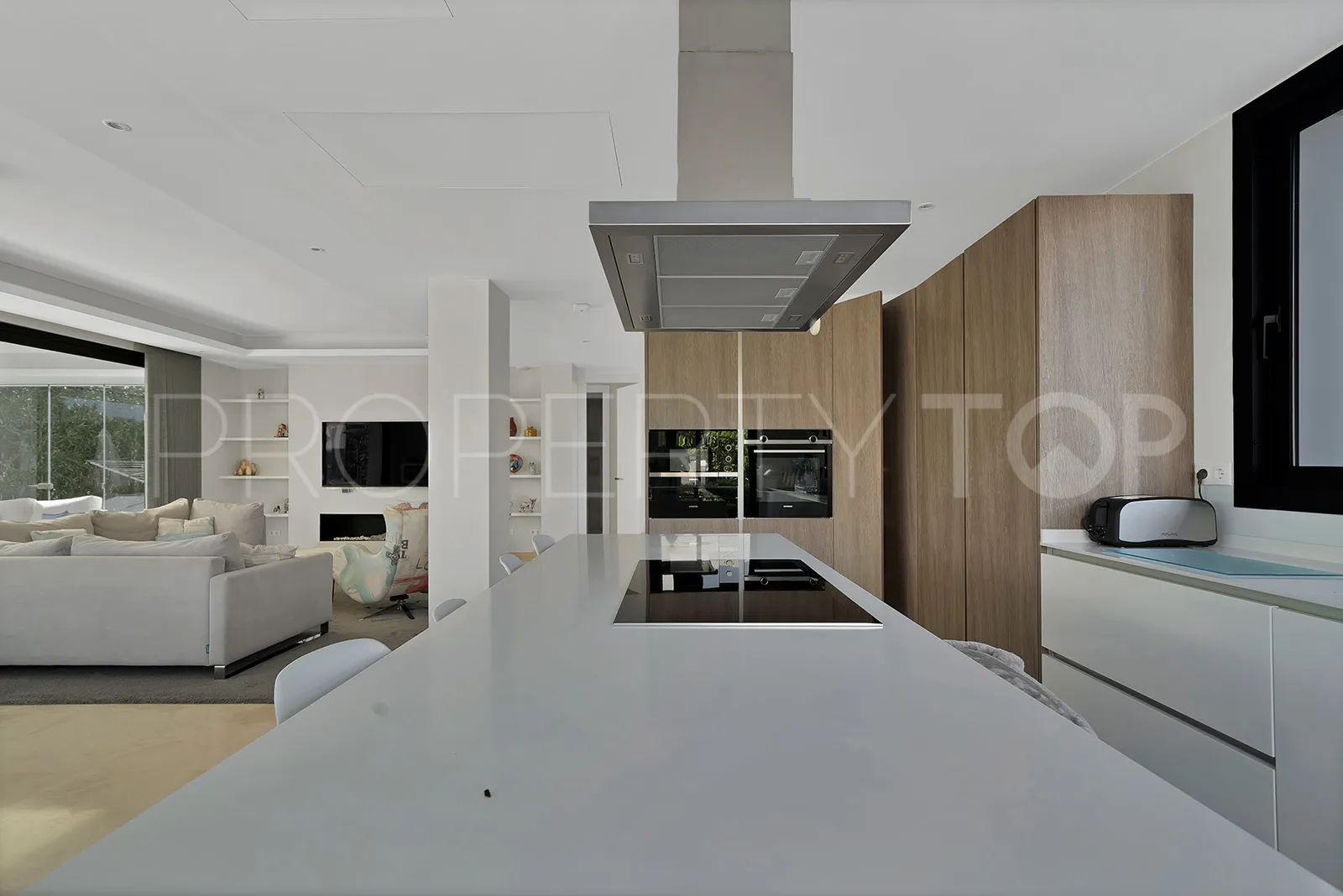 Villa for sale in Estepona