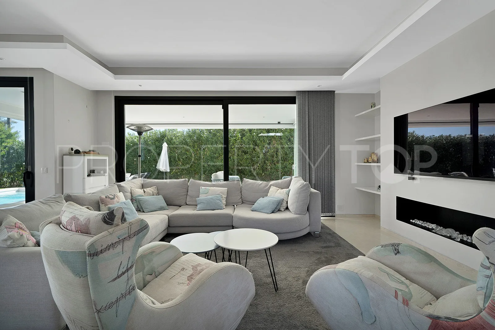 Villa for sale in Estepona