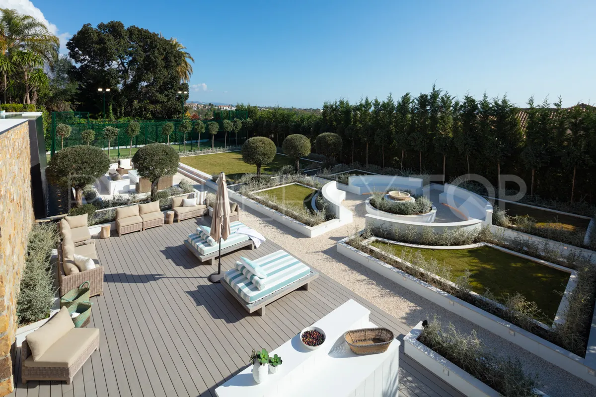 Nueva Andalucia, villa de 5 dormitorios a la venta