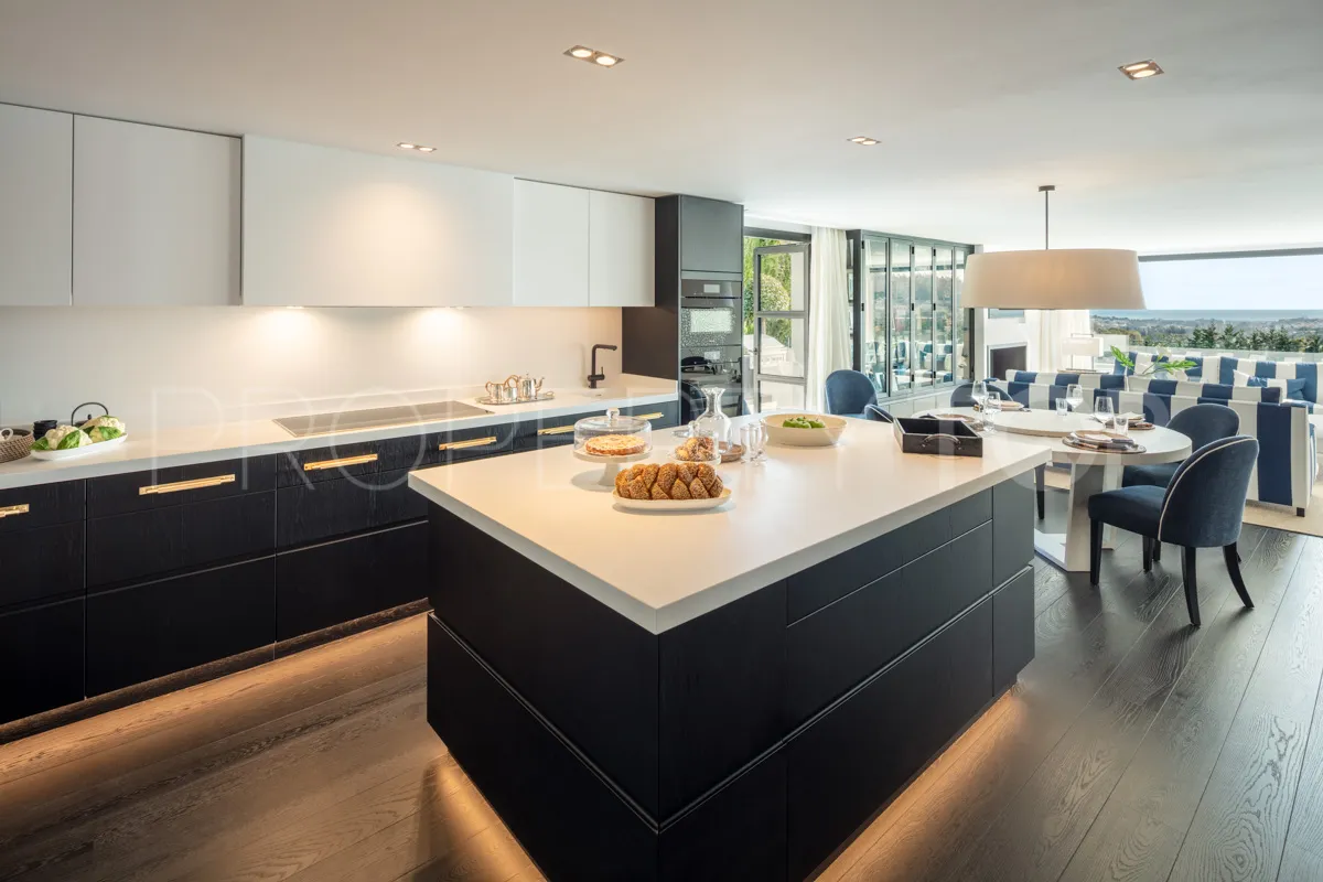 Nueva Andalucia, villa de 5 dormitorios a la venta