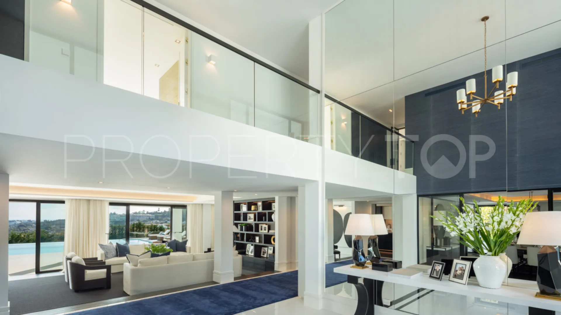 Nueva Andalucia, villa de 5 dormitorios a la venta