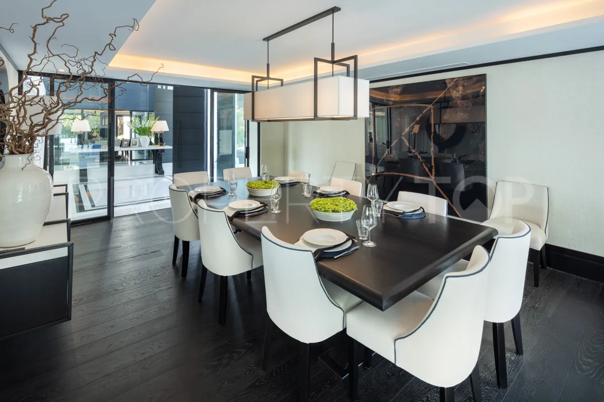 Nueva Andalucia, villa de 5 dormitorios a la venta