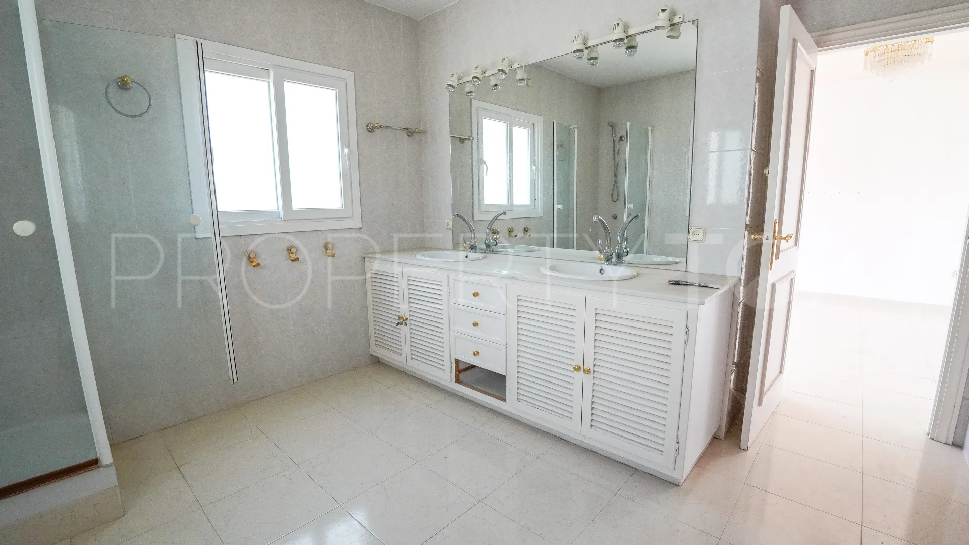Nueva Andalucia, villa con 4 dormitorios a la venta
