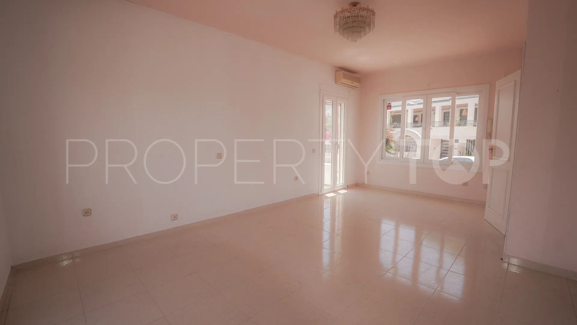 Nueva Andalucia, villa con 4 dormitorios a la venta