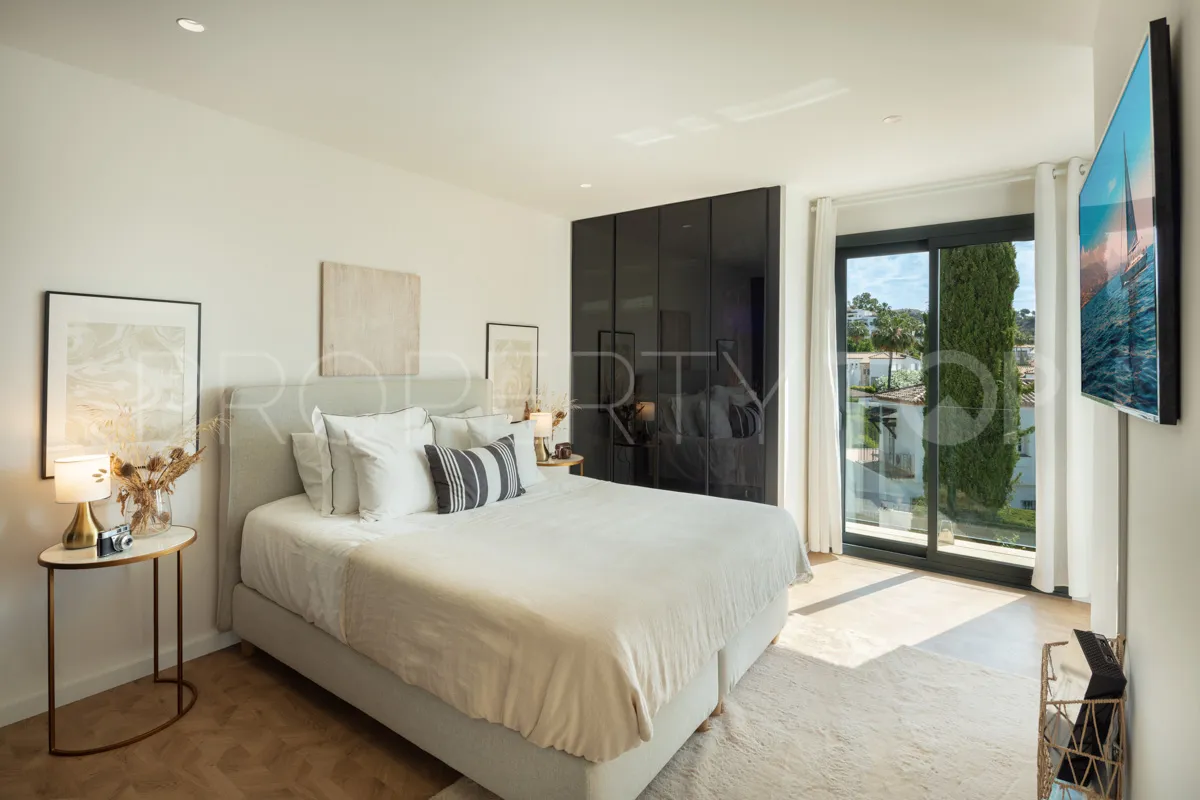 Buy Nueva Andalucia 4 bedrooms villa