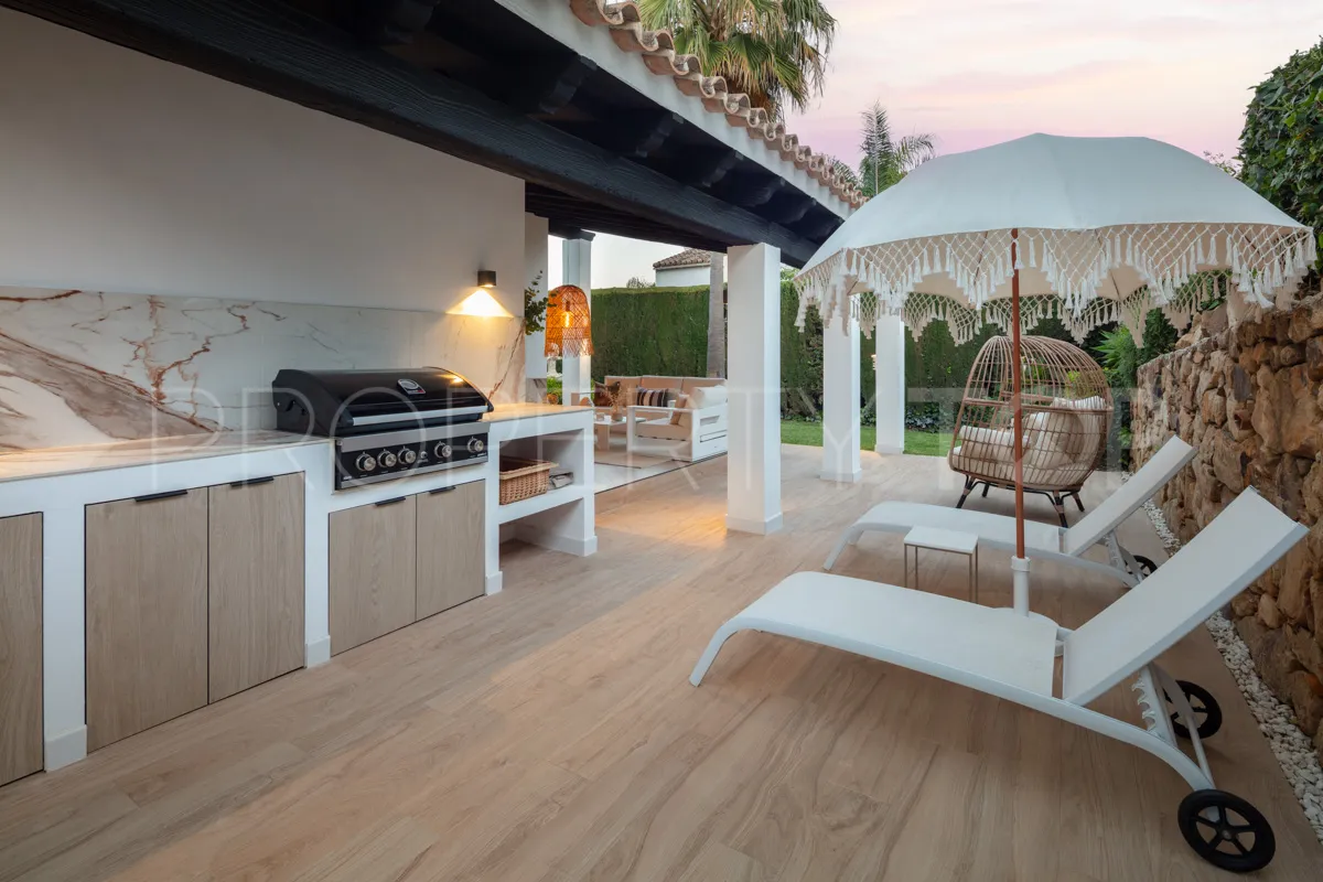 Buy Nueva Andalucia 4 bedrooms villa