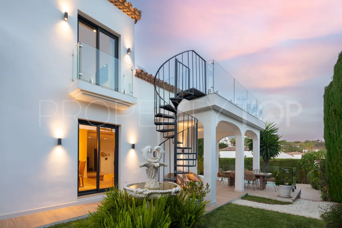 Buy Nueva Andalucia 4 bedrooms villa