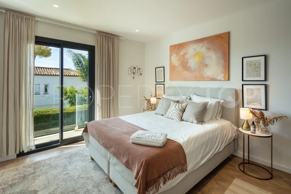 Buy Nueva Andalucia 4 bedrooms villa