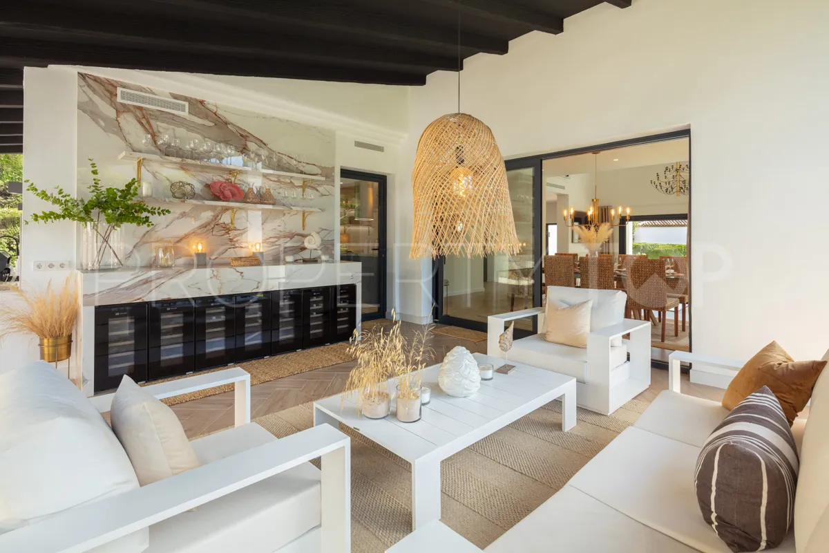 Buy Nueva Andalucia 4 bedrooms villa