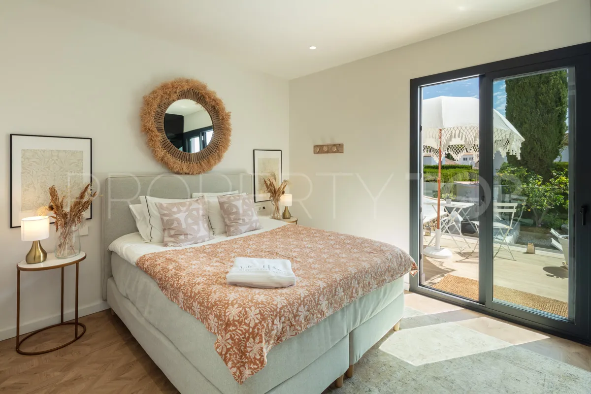 Buy Nueva Andalucia 4 bedrooms villa