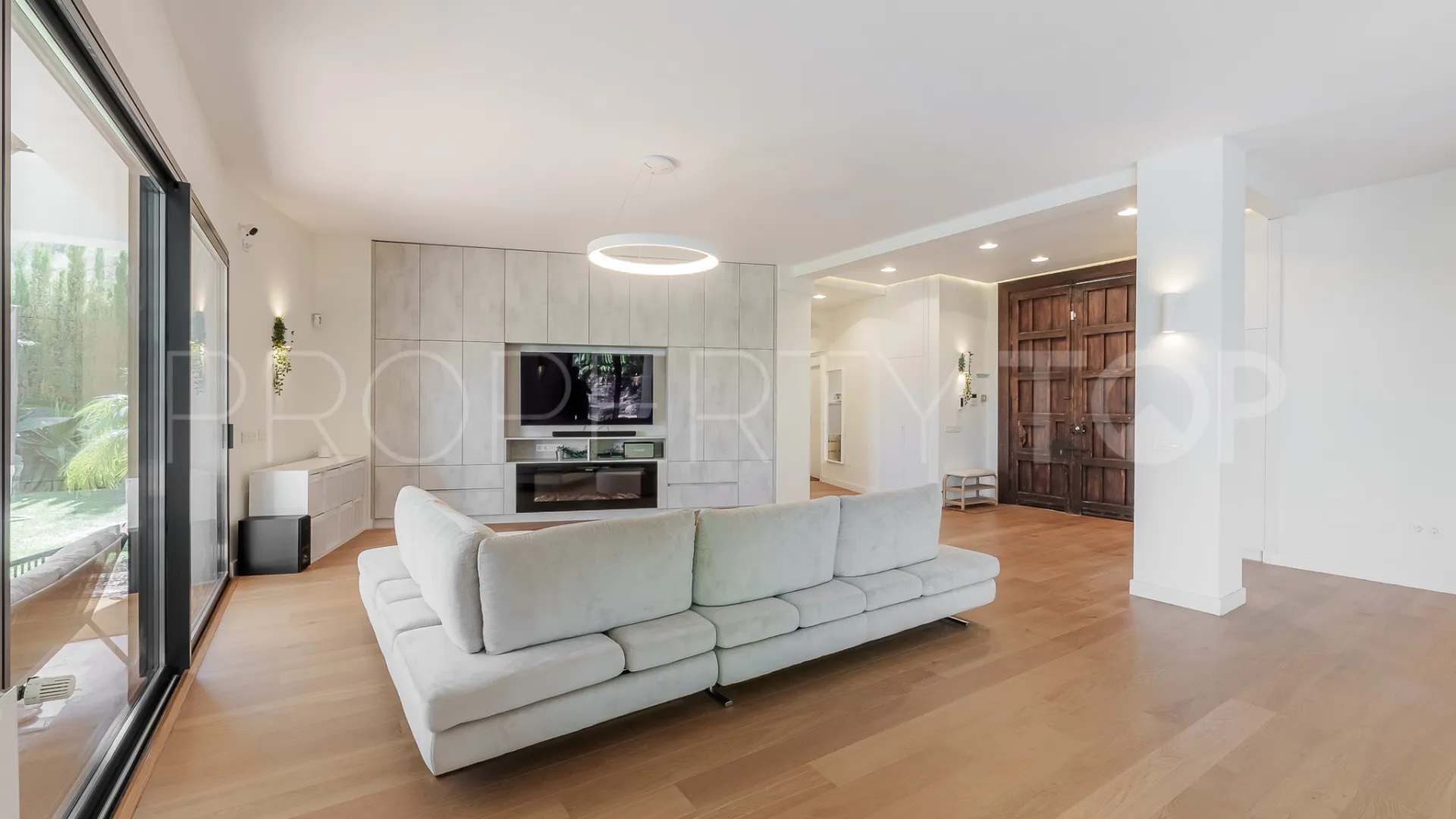 Villa con 5 dormitorios a la venta en Benahavis