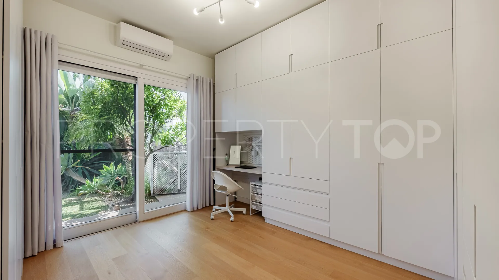 Villa con 5 dormitorios a la venta en Benahavis