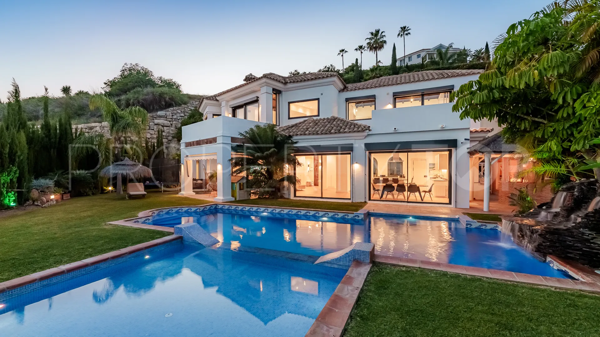 Villa con 5 dormitorios a la venta en Benahavis