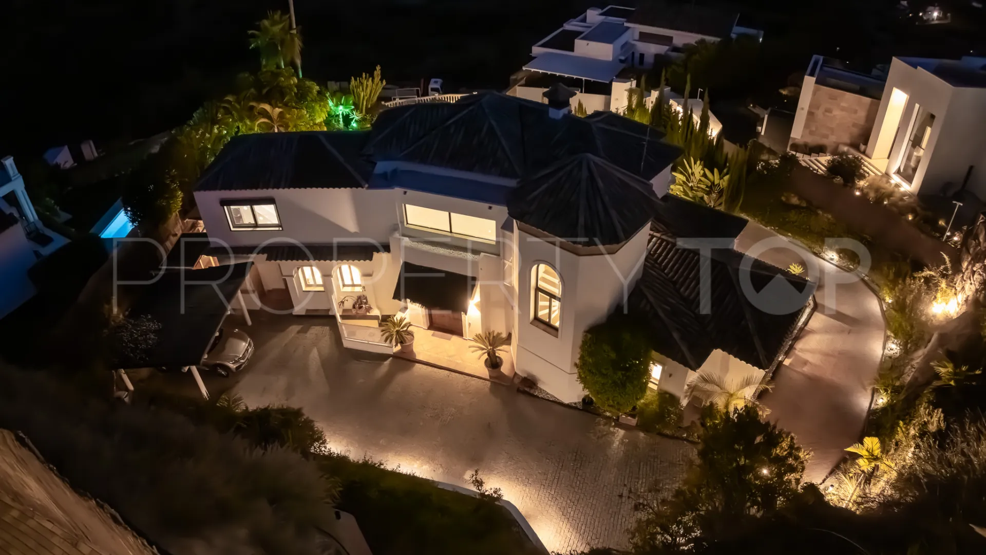 Villa con 5 dormitorios a la venta en Benahavis