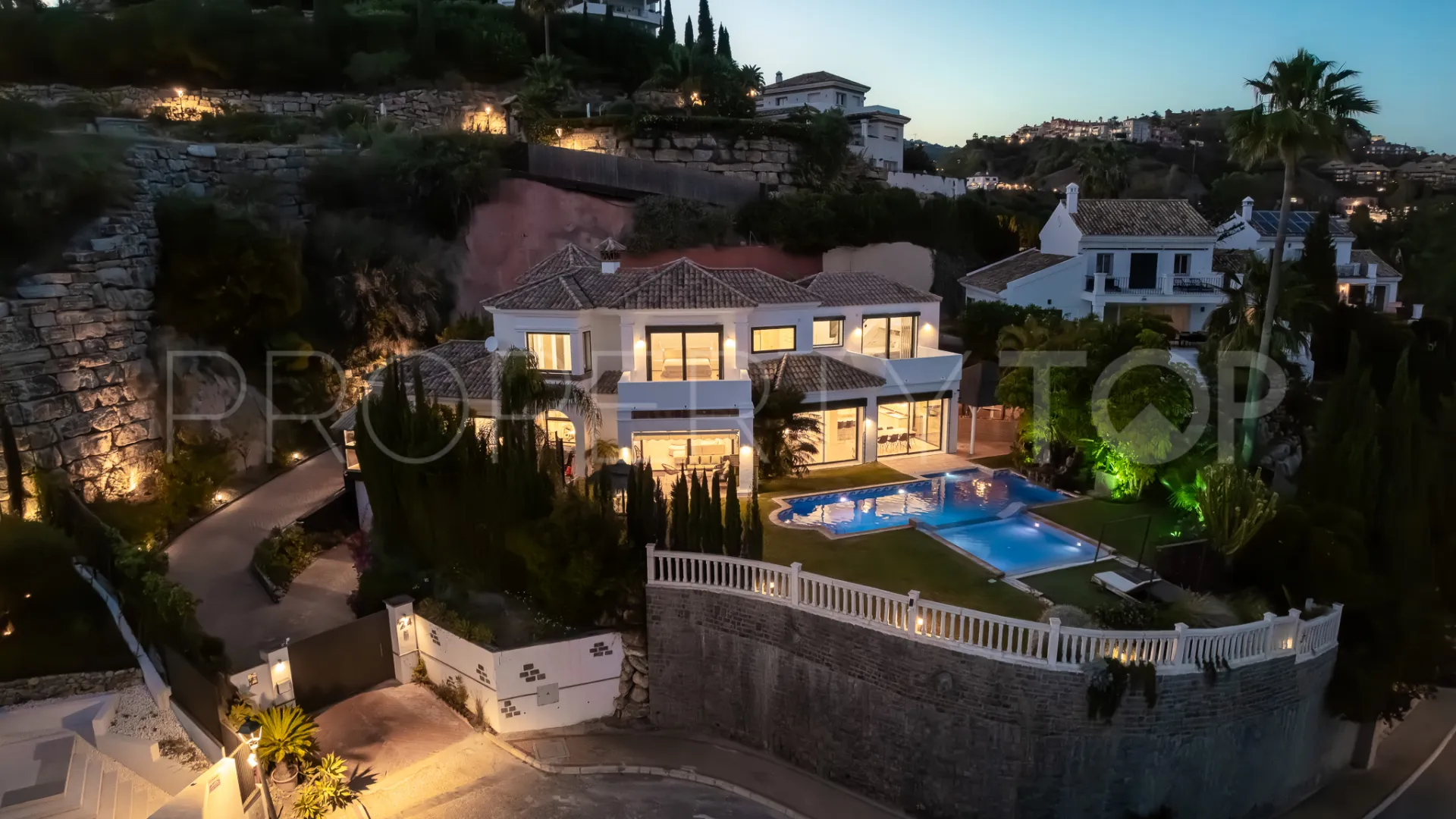 Villa con 5 dormitorios a la venta en Benahavis