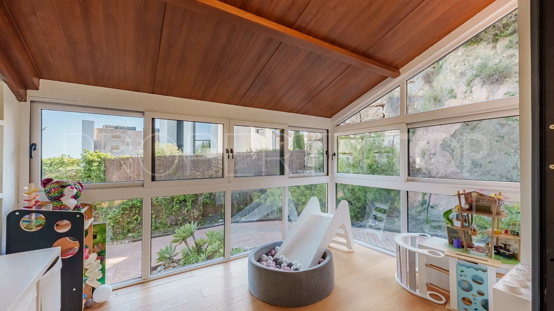 Villa con 5 dormitorios a la venta en Benahavis