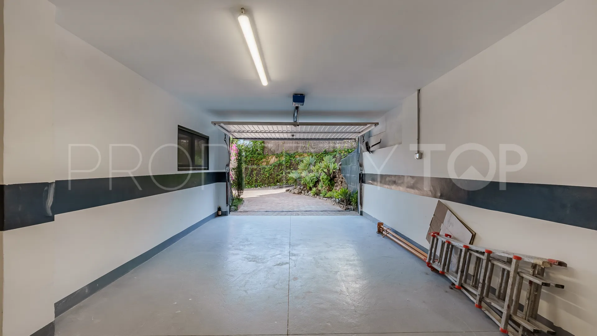 Villa con 5 dormitorios a la venta en Benahavis